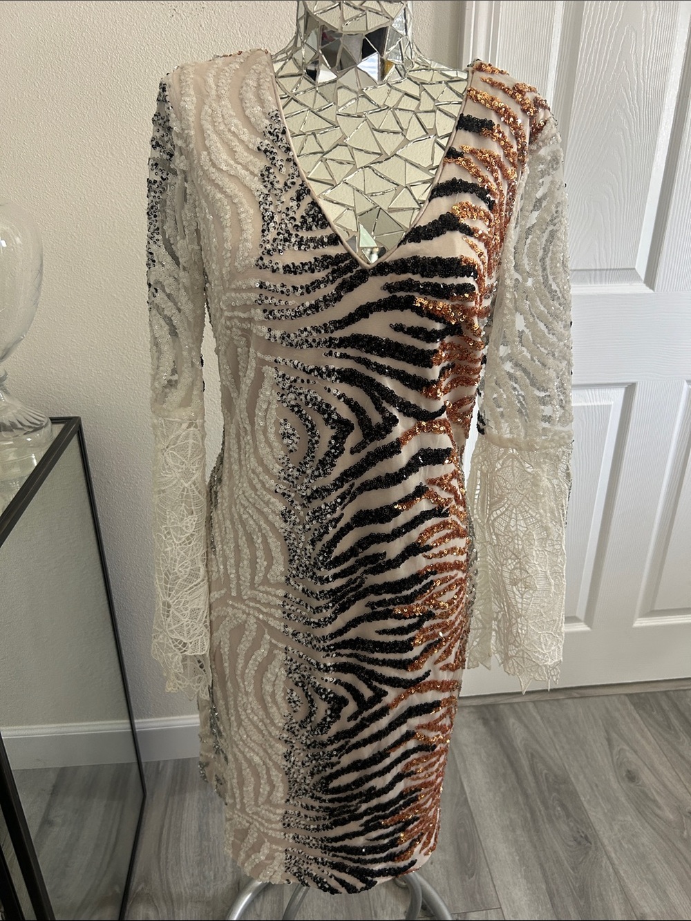 ALBERTO MAKALI Rare Sequin Zebra-Stripe V-Neck Women’s Dress in Ivory Sz 8